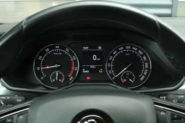 Škoda Superb (2019) thumbnail 20