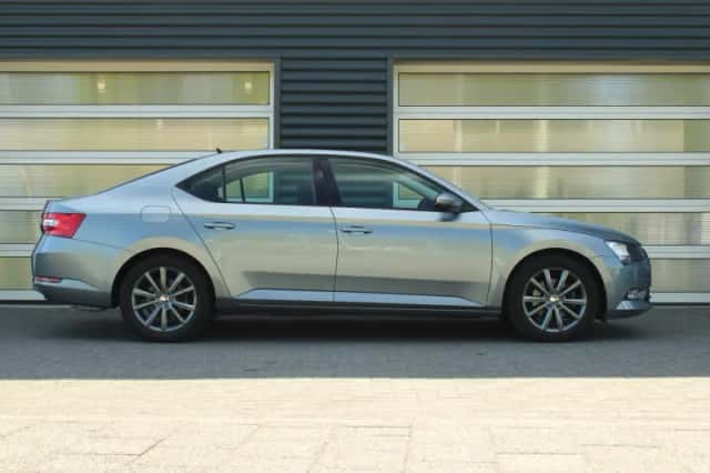 Škoda Superb (2019) thumbnail 3