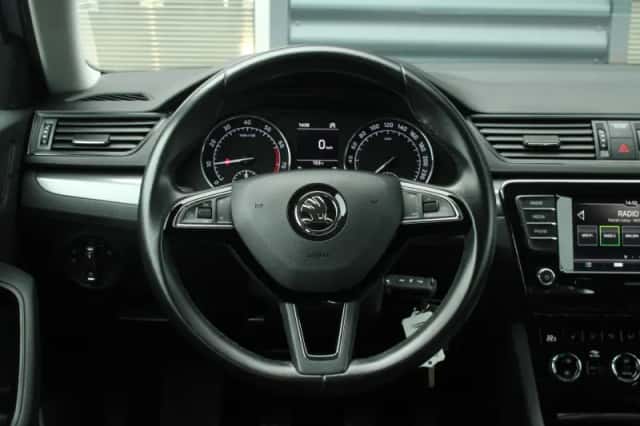 Škoda Superb (2019) thumbnail 38