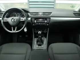 Škoda Superb (2019) thumbnail 5