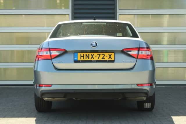 Škoda Superb (2019) thumbnail 9