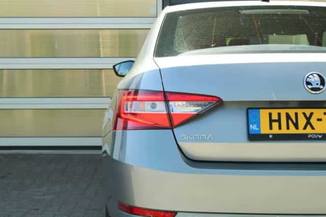 Škoda Superb (2019) thumbnail 10