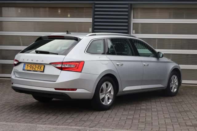 Škoda Superb (2023) thumbnail 2