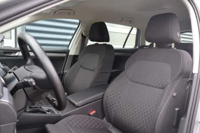 Škoda Superb (2023) thumbnail 4