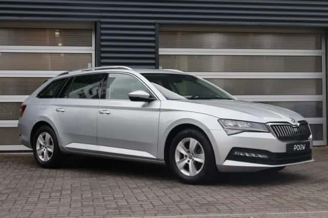 Škoda Superb (2023) thumbnail 10