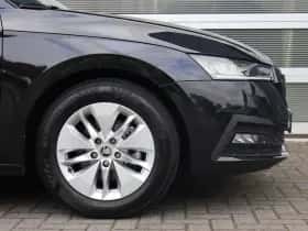 Škoda Octavia (2023) thumbnail 32