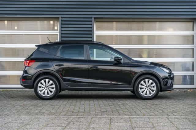 SEAT Arona (2025) thumbnail 3