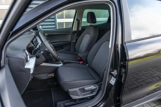 SEAT Arona (2025) thumbnail 4