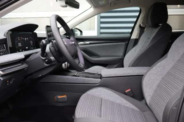 Škoda Superb (2025) thumbnail 4