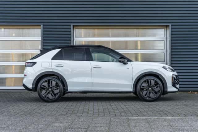 Volkswagen T-Roc (2026) thumbnail 3