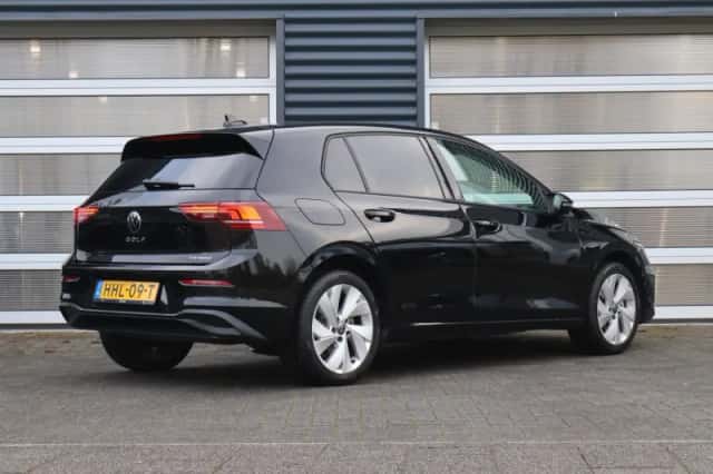 Volkswagen Golf (2025) thumbnail 2