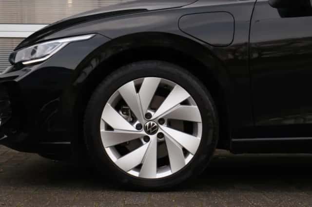 Volkswagen Golf (2025) thumbnail 12