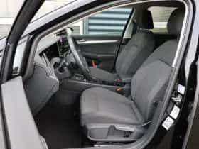 Volkswagen Golf (2025) thumbnail 4