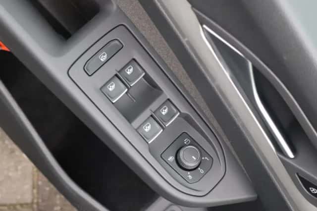 Volkswagen Golf (2025) thumbnail 63