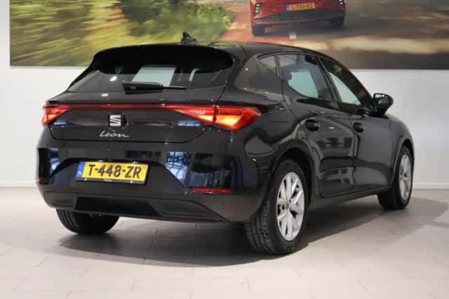 SEAT Leon (2023) thumbnail 2