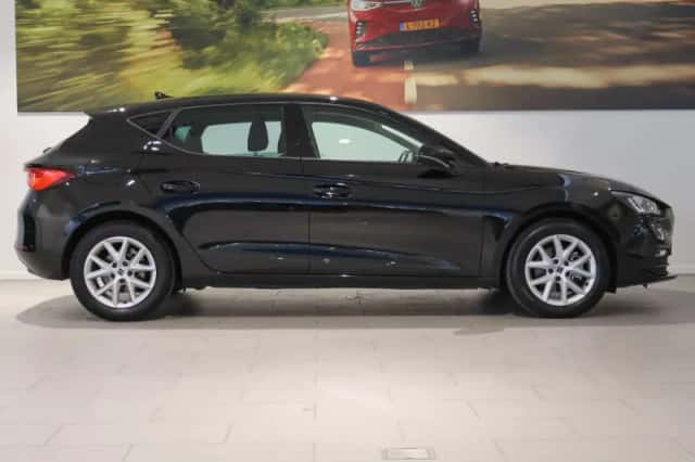 SEAT Leon (2023) thumbnail 3