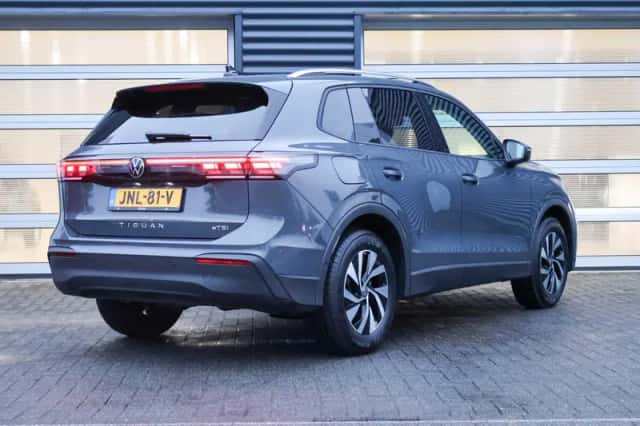 Volkswagen Tiguan (2025) thumbnail 2