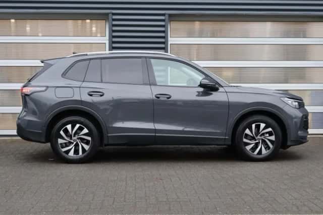 Volkswagen Tiguan (2025) thumbnail 3