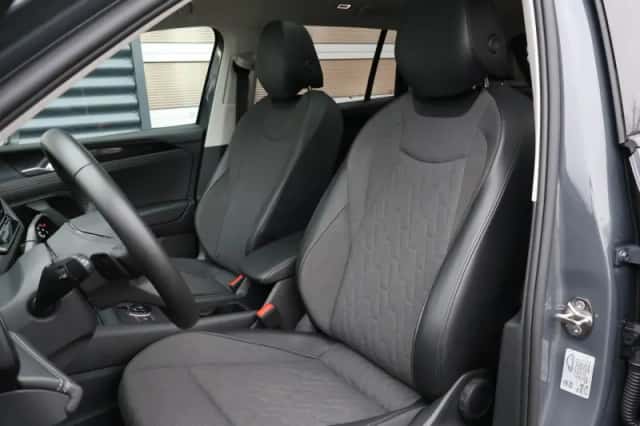 Volkswagen Tiguan (2025) thumbnail 4