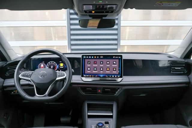 Volkswagen Tiguan (2025) thumbnail 5
