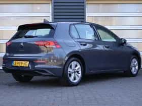 Volkswagen Golf (2023) thumbnail 2