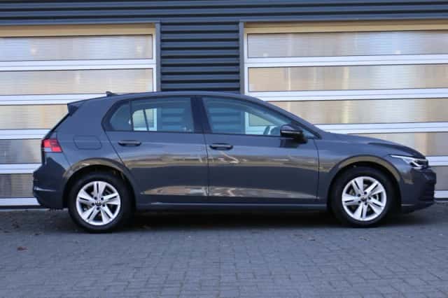 Volkswagen Golf (2023) thumbnail 3