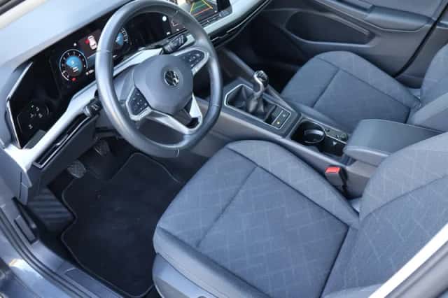 Volkswagen Golf (2023) thumbnail 23