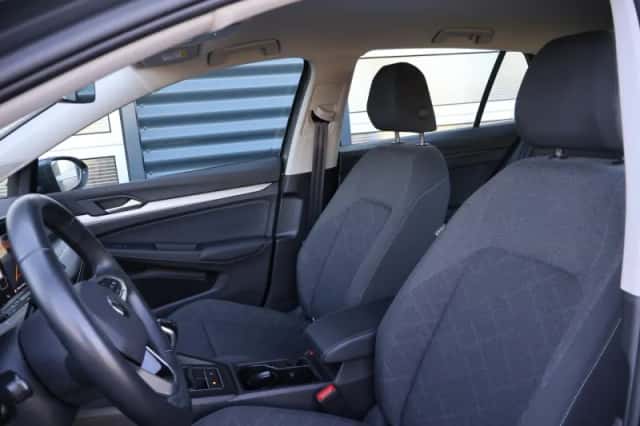Volkswagen Golf (2023) thumbnail 24