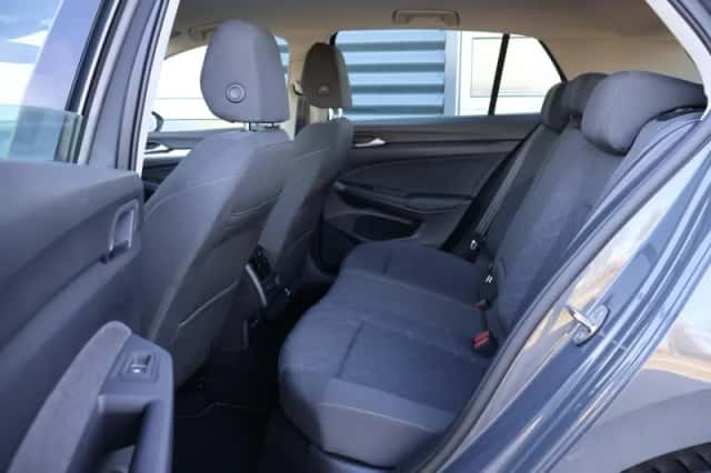 Volkswagen Golf (2023) thumbnail 25