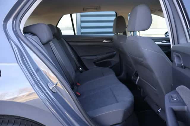 Volkswagen Golf (2023) thumbnail 27