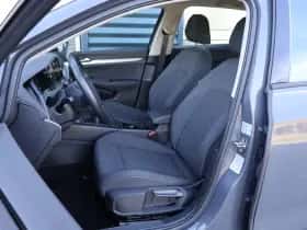 Volkswagen Golf (2023) thumbnail 4