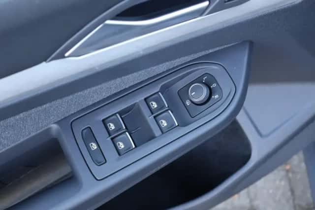 Volkswagen Golf (2023) thumbnail 31