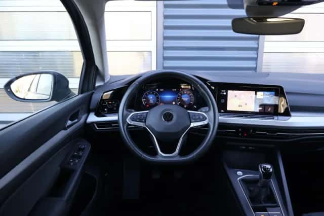 Volkswagen Golf (2023) thumbnail 32