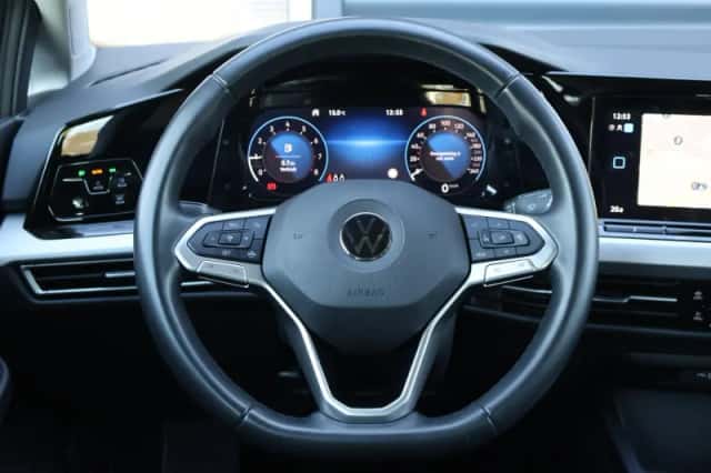 Volkswagen Golf (2023) thumbnail 33