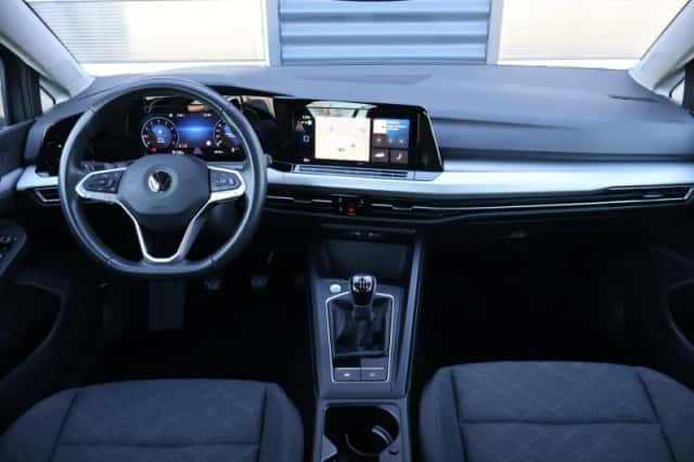 Volkswagen Golf (2023) thumbnail 5