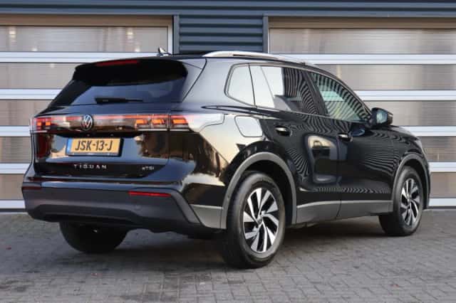 Volkswagen Tiguan (2025) thumbnail 2