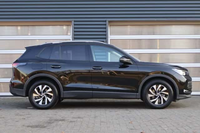 Volkswagen Tiguan (2025) thumbnail 3