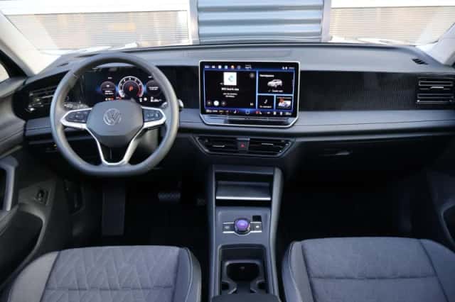Volkswagen Tiguan (2025) thumbnail 5
