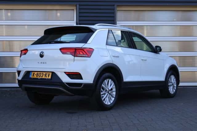 Volkswagen T-Roc (2021) thumbnail 2