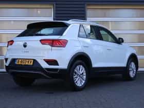 Volkswagen T-Roc (2021) thumbnail 2