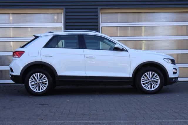 Volkswagen T-Roc (2021) thumbnail 3