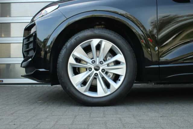 Audi Q6 e-tron (2025) thumbnail 13