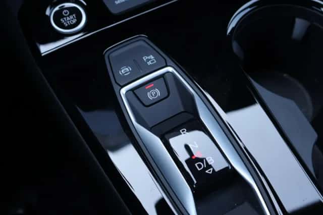 Audi Q6 e-tron (2025) thumbnail 32