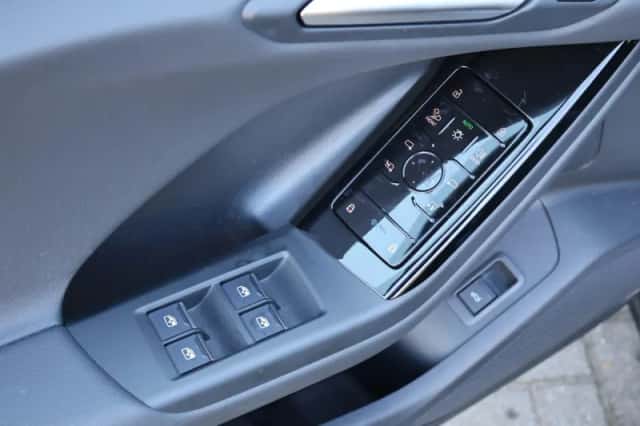 Audi Q6 e-tron (2025) thumbnail 48