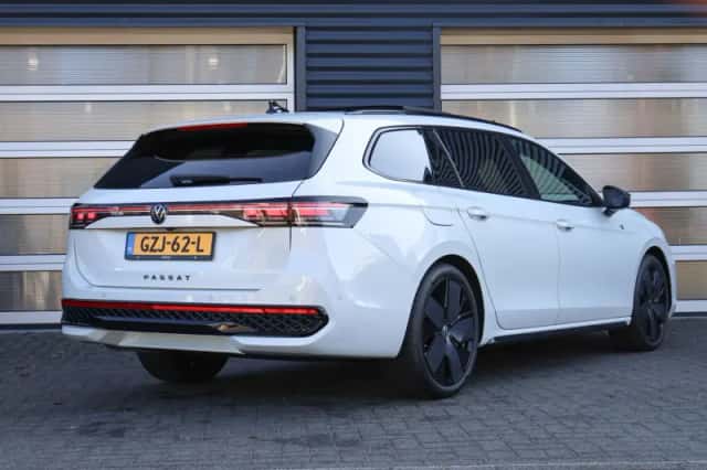 Volkswagen Passat (2025) thumbnail 2