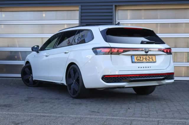 Volkswagen Passat (2025) thumbnail 11