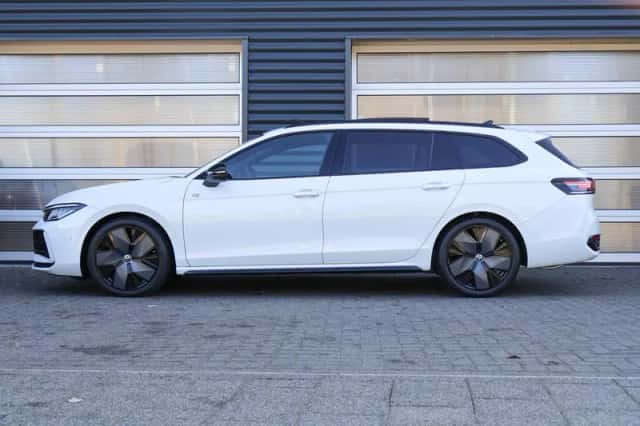 Volkswagen Passat (2025) thumbnail 12