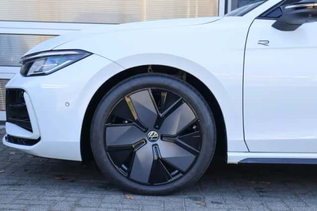 Volkswagen Passat (2025) thumbnail 13