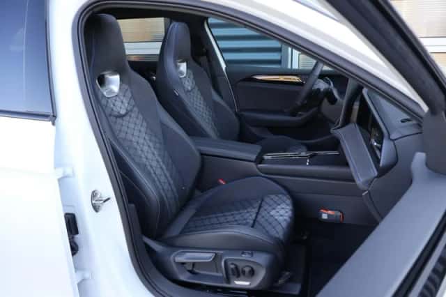 Volkswagen Passat (2025) thumbnail 16