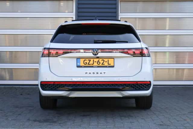 Volkswagen Passat (2025) thumbnail 9